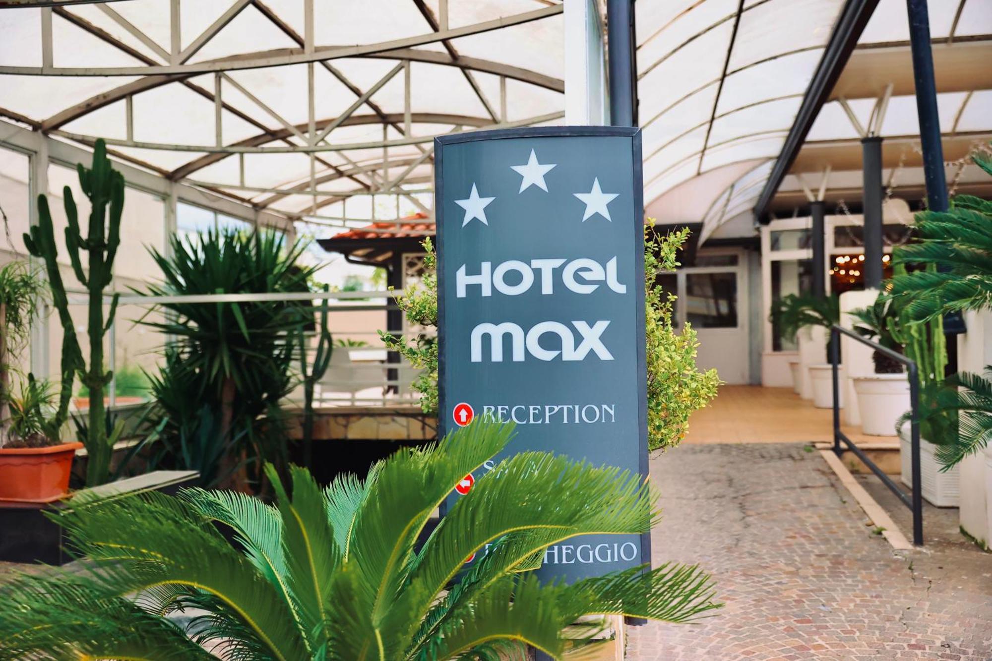 Hotel Max อาแวร์ซา ภายนอก รูปภาพ