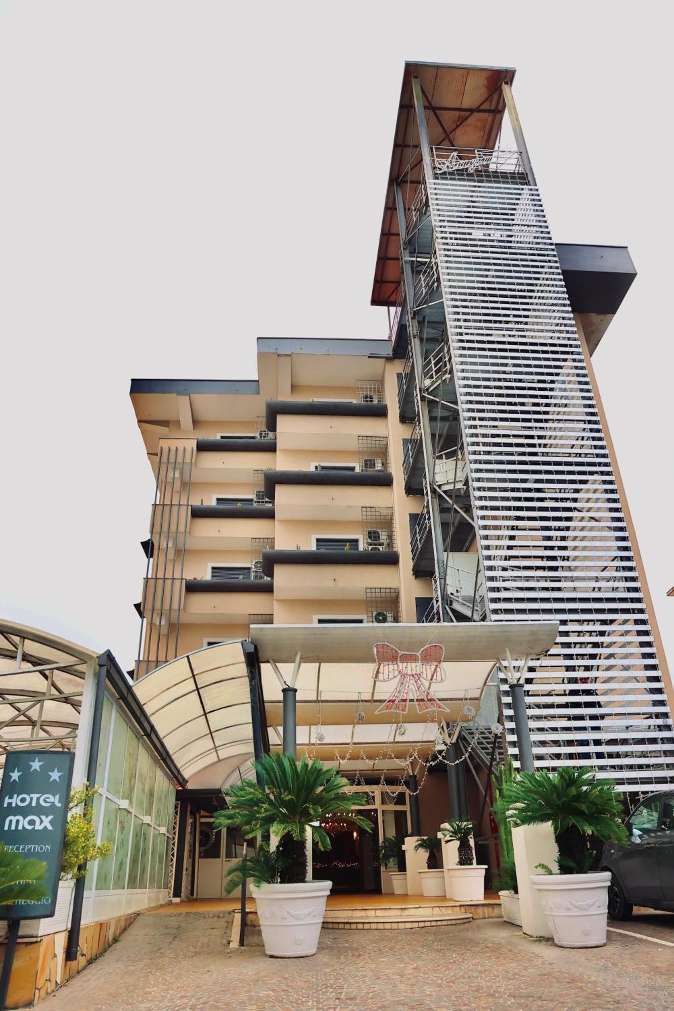 Hotel Max อาแวร์ซา ภายนอก รูปภาพ