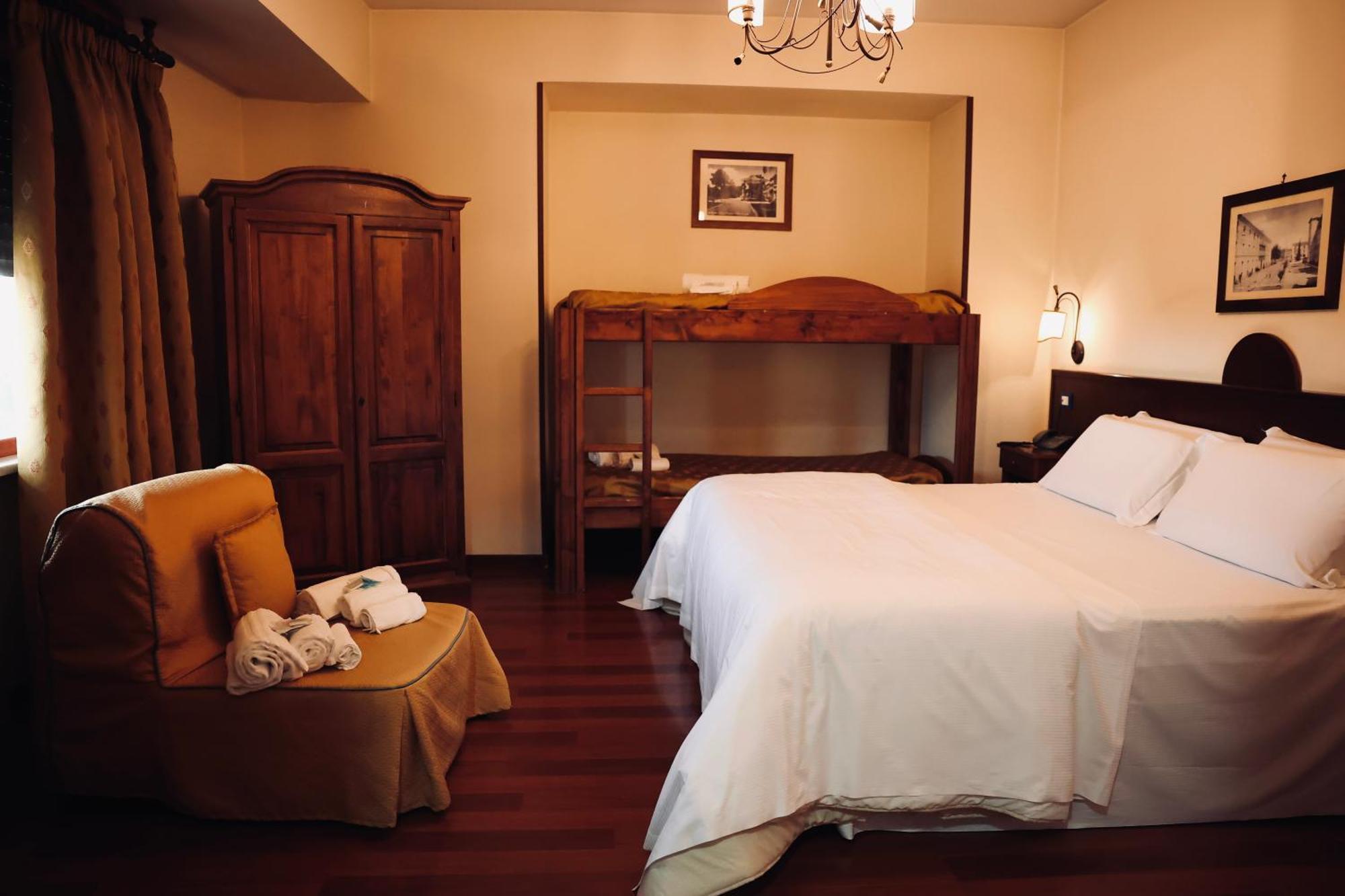 Hotel Max อาแวร์ซา ภายนอก รูปภาพ
