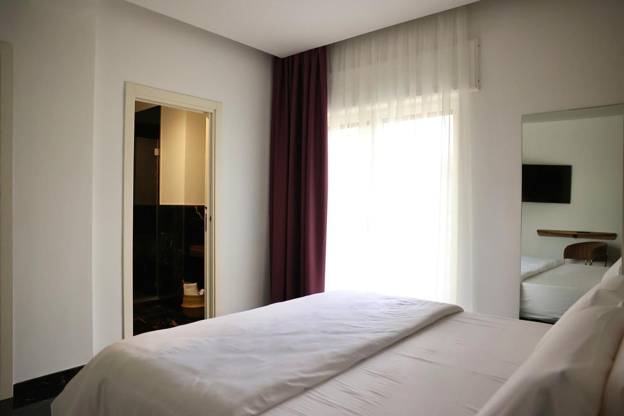 Hotel Max อาแวร์ซา ภายนอก รูปภาพ