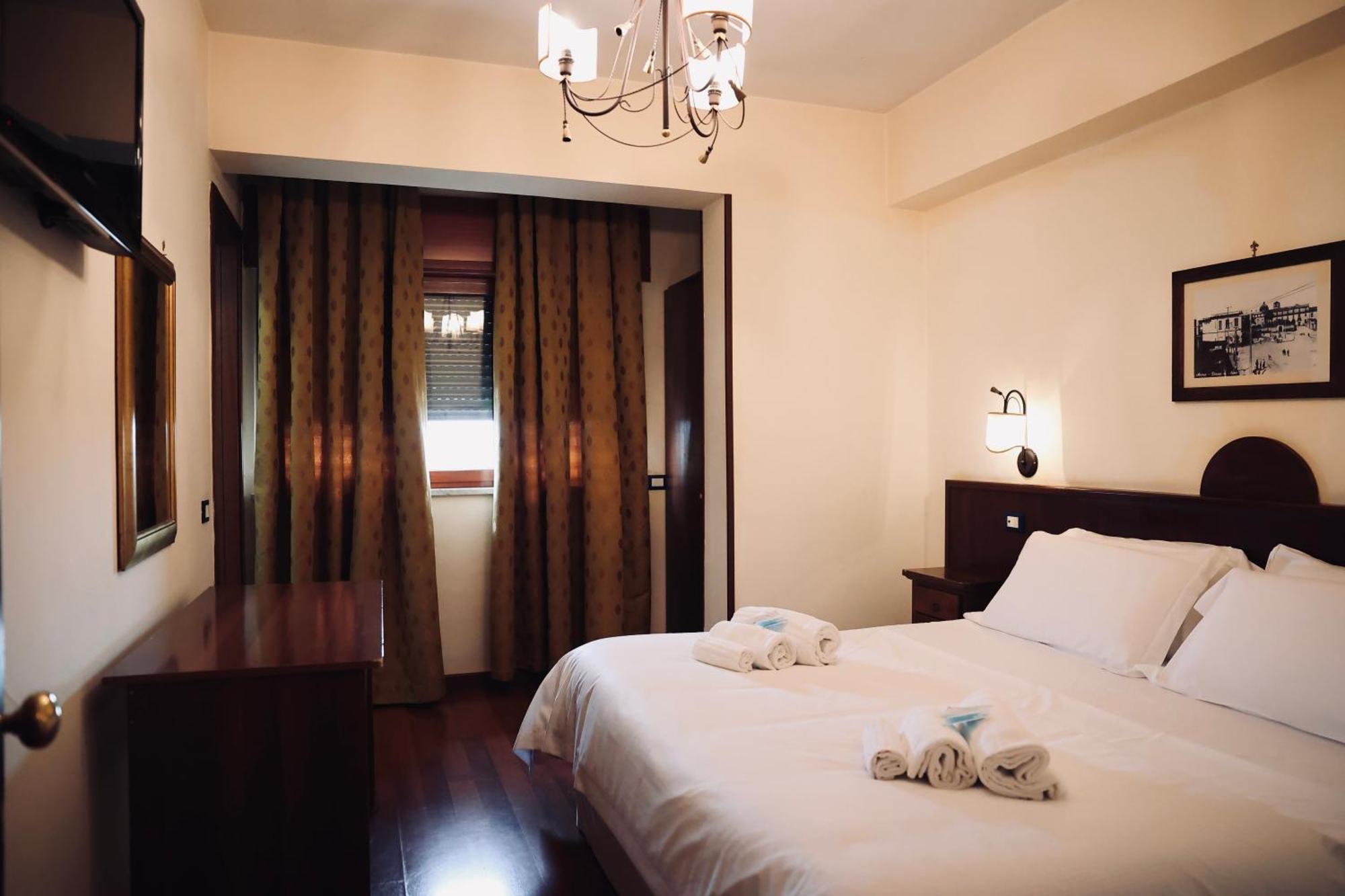 Hotel Max อาแวร์ซา ภายนอก รูปภาพ