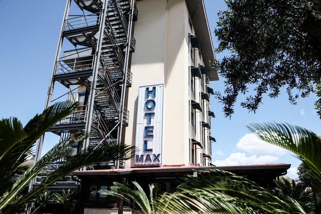 Hotel Max อาแวร์ซา ภายนอก รูปภาพ