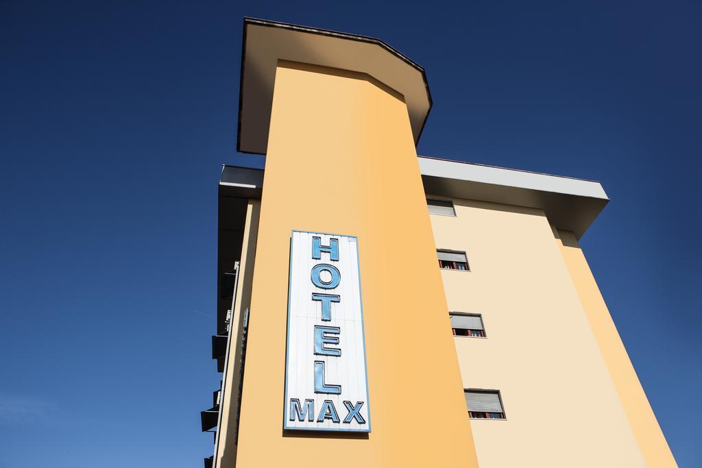 Hotel Max อาแวร์ซา ภายนอก รูปภาพ
