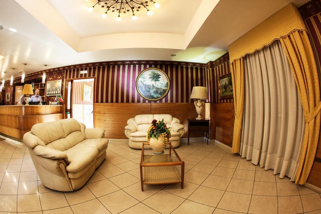 Hotel Max อาแวร์ซา ภายนอก รูปภาพ
